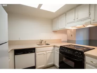 Photo #6: 22653771 Listing