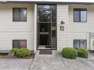 More Details about MLS # 22654920 : 12160 SW ROYAL CT #C