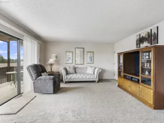 Photo #4: 22654920 Listing