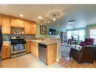 Photo #6: 22654963 Listing