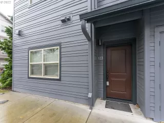 Photo #2: 22656777 Listing