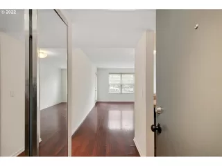 Photo #4: 22657300 Listing 