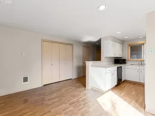 Photo #3: 22657335 Listing