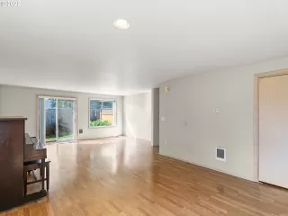 Photo #6: 22657335 Listing