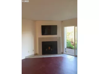 Photo #5: 22657455 Listing