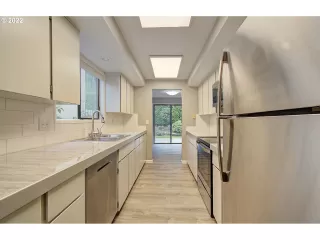 Photo #5: 22657682 Listing