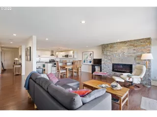 Photo #6: 22658118 Listing