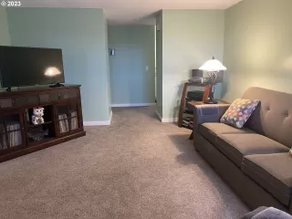 Photo #5: 22658196 Listing