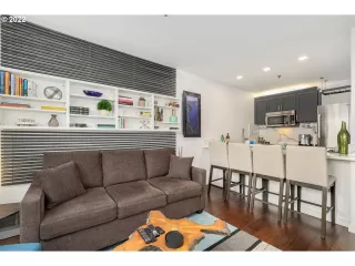 Photo #6: 22662012 Listing