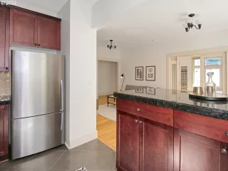 Photo #4: 22662095 Listing