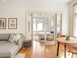 Photo #5: 22662095 Listing