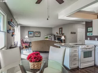 Photo #5: 22662267 Listing