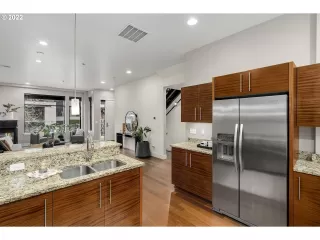 Photo #6: 22664247 Listing