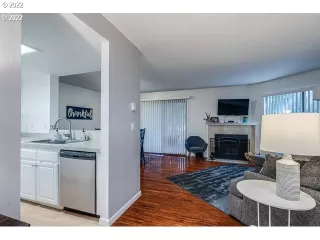 Photo #6: 22665655 Listing