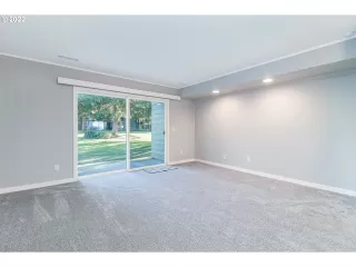 Photo #4: 22666903 Listing