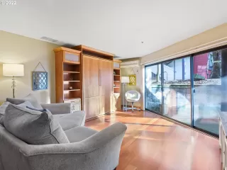 Photo #4: 22667200 Listing