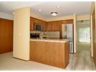 Photo #5: 22667521 Listing