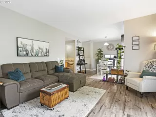 Photo #4: 22667611 Listing