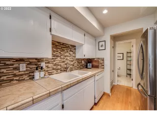 Photo #3: 22667699 Listing