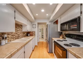 Photo #4: 22667699 Listing