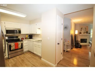 Photo #5: 22668199 Listing