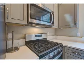 Photo #5: 22668880 Listing