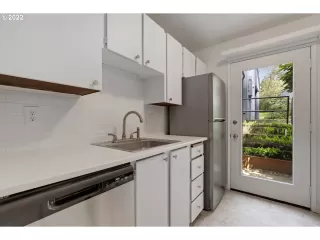 Photo #5: 22669164 Listing