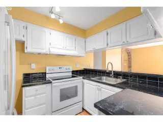 Photo #4: 22669868 Listing