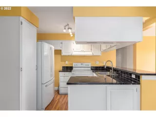 Photo #5: 22669868 Listing