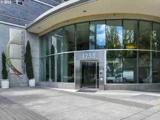 Photo #1: 22670221 Listing