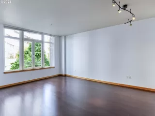 Photo #4: 22670221 Listing