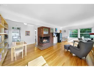 Photo #5: 22670392 Listing