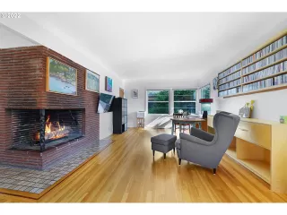 Photo #6: 22670392 Listing