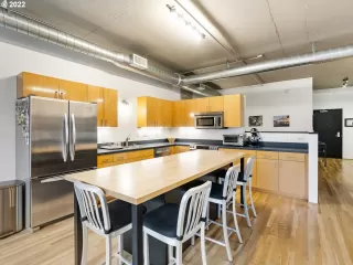 Photo #4: 22672150 Listing