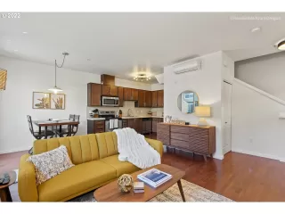 Photo #5: 22672266 Listing