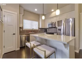 Photo #4: 22672354 Listing