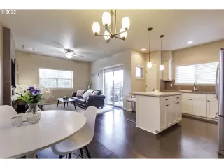 Photo #5: 22672354 Listing