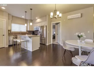 Photo #6: 22672354 Listing