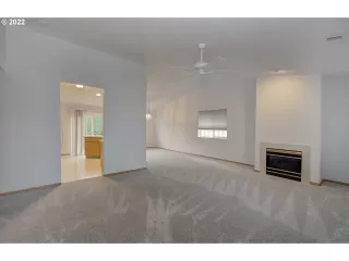 Photo #5: 22675471 Listing