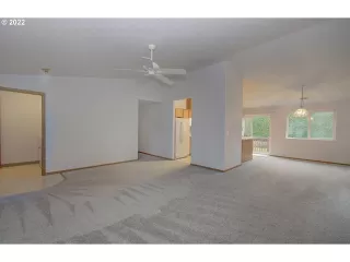 Photo #6: 22675471 Listing