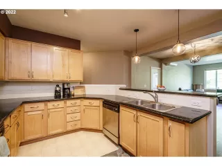Photo #6: 22675919 Listing