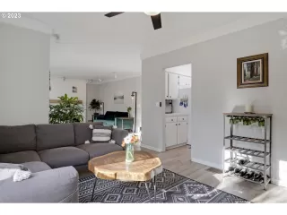 Photo #4: 22676598 Listing