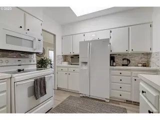 Photo #6: 22676598 Listing