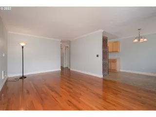 Photo #4: 22676822 Listing