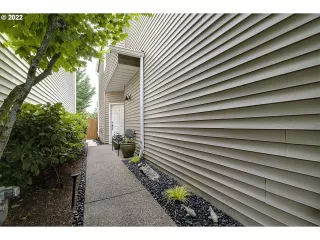 Photo #2: 22677832 Listing