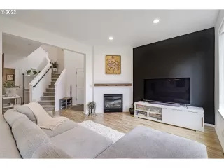 Photo #6: 22677832 Listing