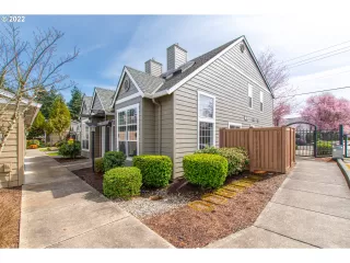 Photo #1: 22678731 Listing