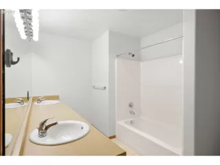 Photo #5: 22679096 Listing 