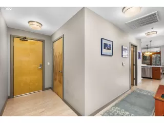 Photo #4: 22679415 Listing