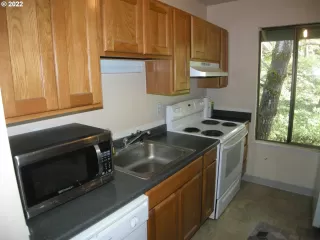 Photo #4: 22680706 Listing